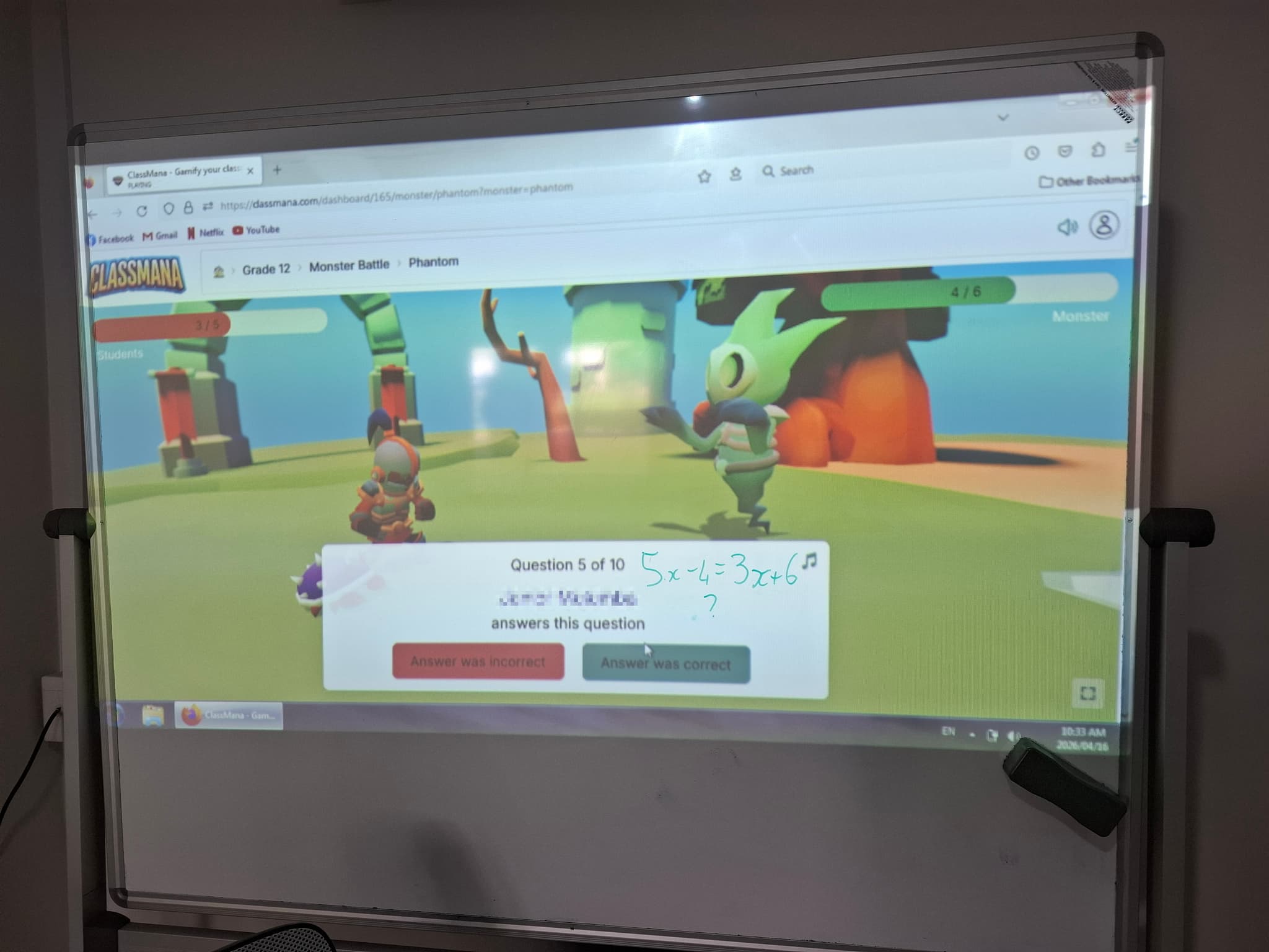Foto di Dan Taviv nella sua classe